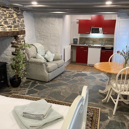 Plymouth Inn オークハンプトン エクステリア 写真