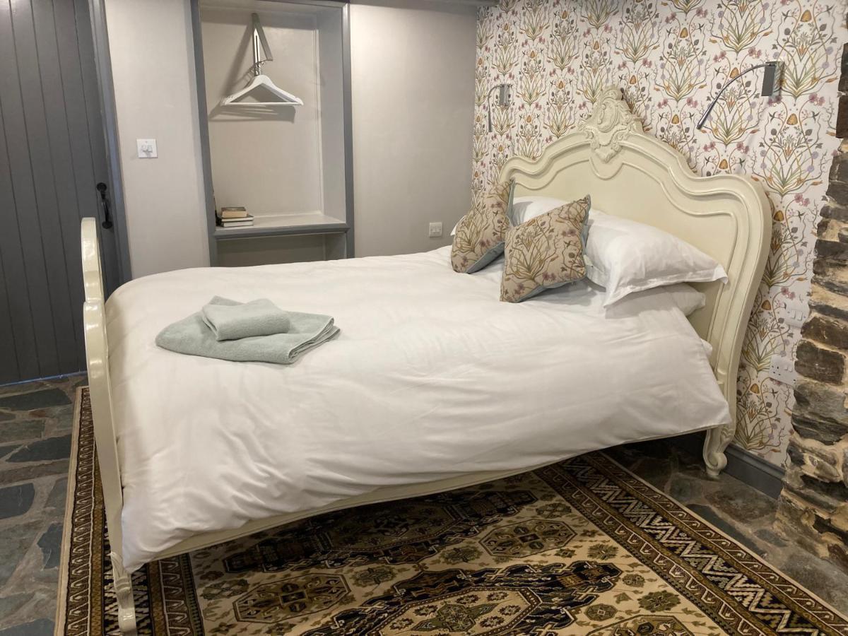 Plymouth Inn オークハンプトン エクステリア 写真