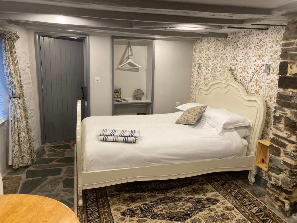 Plymouth Inn オークハンプトン エクステリア 写真