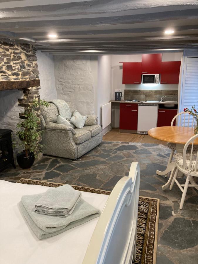 Plymouth Inn オークハンプトン エクステリア 写真