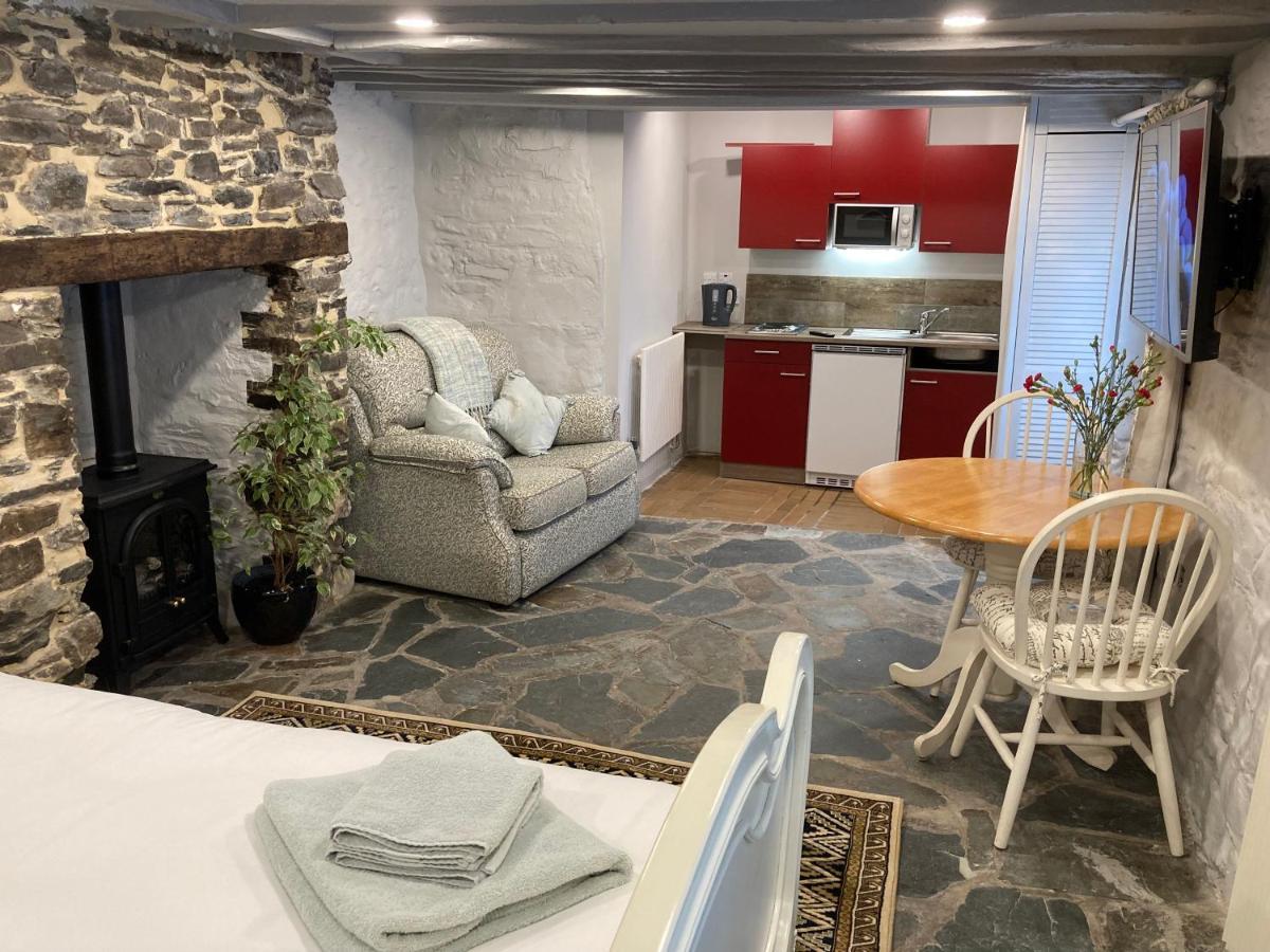 Plymouth Inn オークハンプトン エクステリア 写真