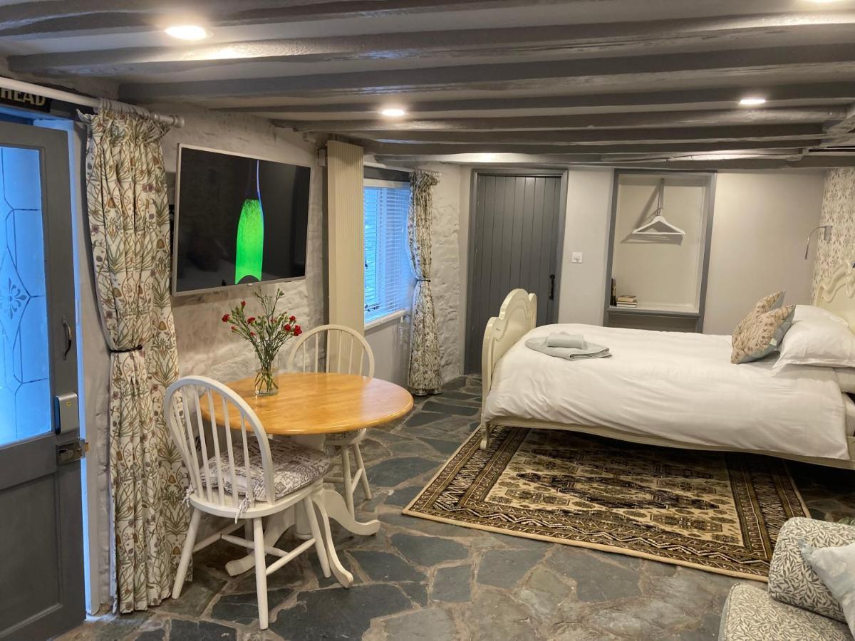 Plymouth Inn オークハンプトン エクステリア 写真